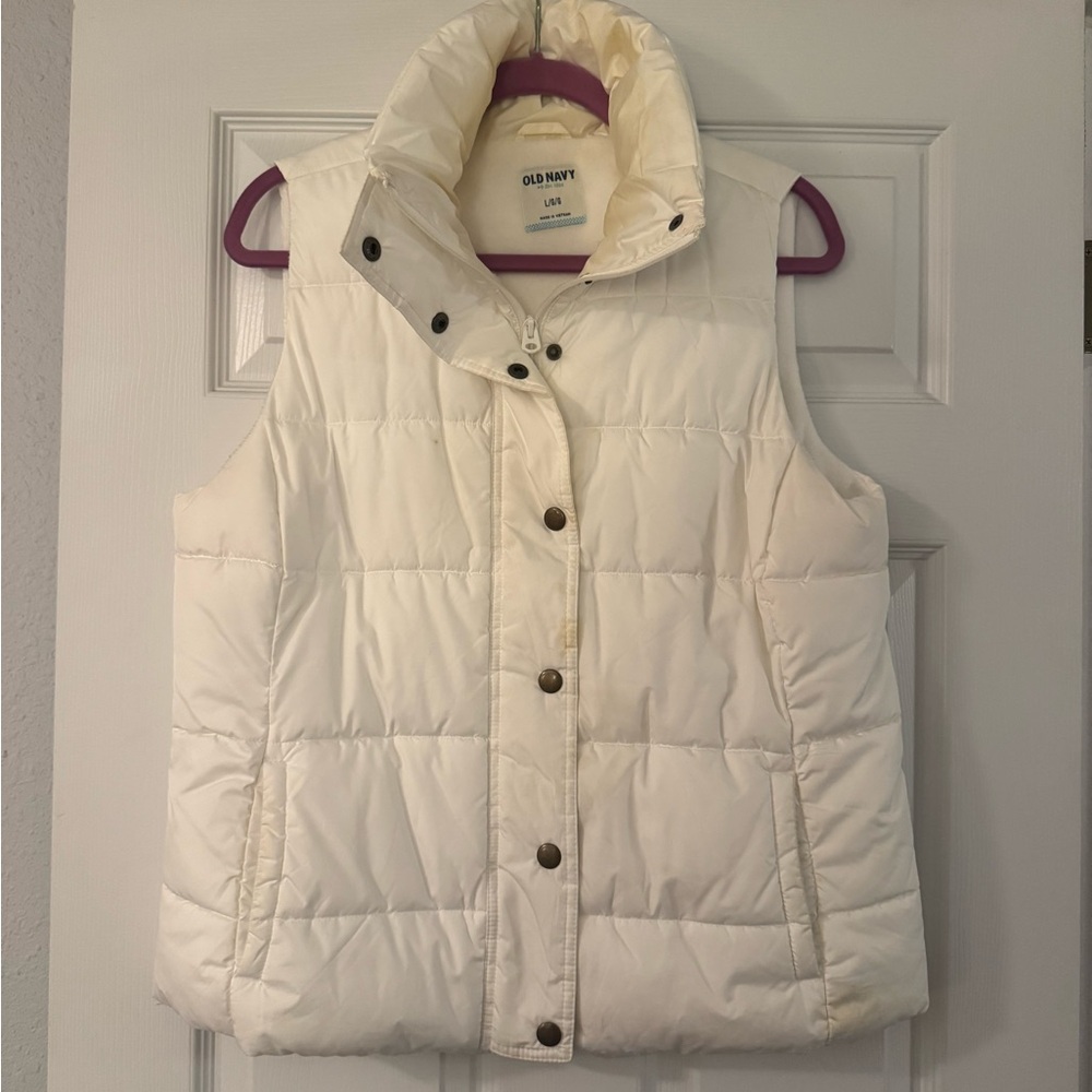 Old Navy Women's White Puffer Vest